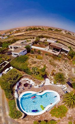 Foto 1 de Chalet en venta en Lajares de 7 habitaciones con terraza y piscina