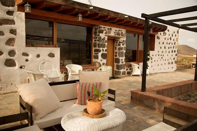 Foto 1 de Chalet en venta en Tefía-Tetir de 4 habitaciones con terraza y piscina