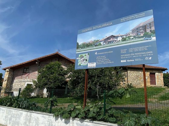 Foto 1 de Casa adosada en venta en Berango de 4 habitaciones con terraza y piscina