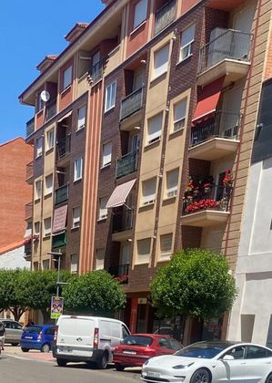 Foto 1 de Piso en venta en Bañeza (La) de 4 habitaciones con terraza y garaje