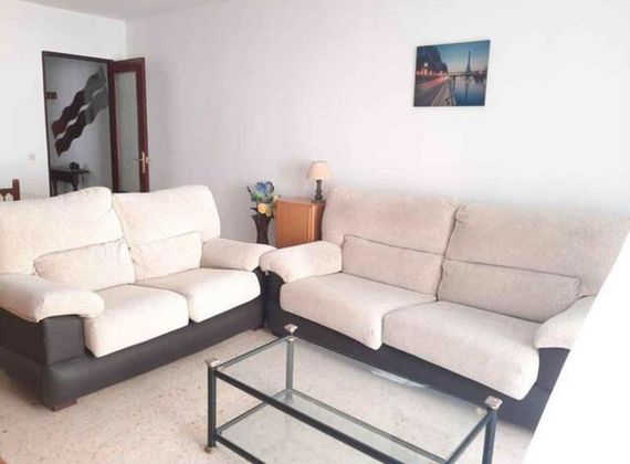 Foto 2 de Piso en alquiler en calle El Real de la Jara de 4 habitaciones con terraza y muebles