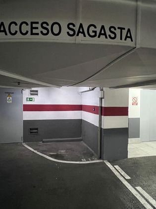 Foto 2 de Garaje en alquiler en Paseo Sagasta de 4 m²