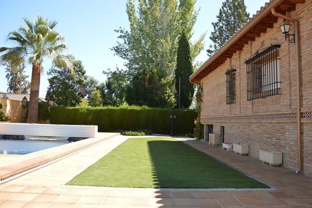 Foto 1 de Xalet en venda a Ogíjares de 4 habitacions amb piscina i jardí