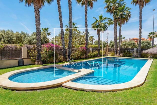 Foto 1 de Casa adosada en venta en Playa Mucha Vista de 4 habitaciones con terraza y piscina