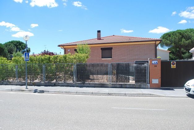 Foto 2 de Xalet en venda a Aldeamayor de San Martín de 5 habitacions amb terrassa i piscina