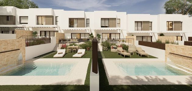Foto 1 de Venta de casa en avenida Castillo de Monteagudo de 4 habitaciones con terraza y piscina