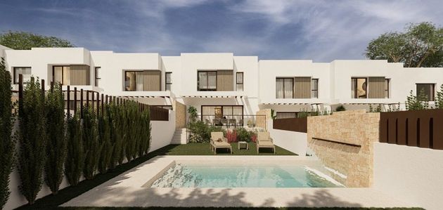 Foto 2 de Venta de casa en avenida Castillo de Monteagudo de 4 habitaciones con terraza y piscina