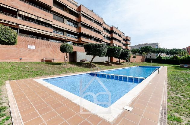 Foto 1 de Venta de piso en Fontsanta - Fatjó de 3 habitaciones con terraza y piscina