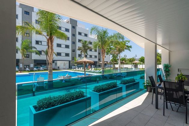 Foto 1 de Venta de piso en Las Lagunas de 3 habitaciones con terraza y piscina