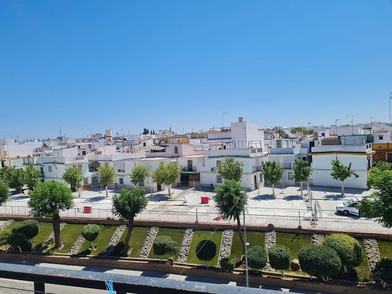 Foto 2 de Pis en venda a avenida Del Guadalquivir de 3 habitacions amb balcó