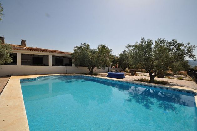 Foto 1 de Casa en venta en Sax de 6 habitaciones con terraza y piscina