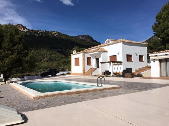 Foto 1 de Casa en venda a Castalla de 5 habitacions amb terrassa i piscina