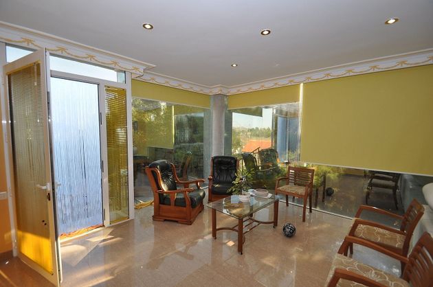 Foto 2 de Chalet en venta en Yecla de 5 habitaciones con terraza y piscina