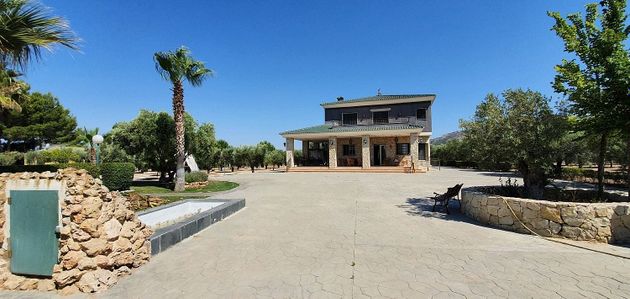 Foto 2 de Casa en venda a Sax de 6 habitacions amb terrassa i piscina