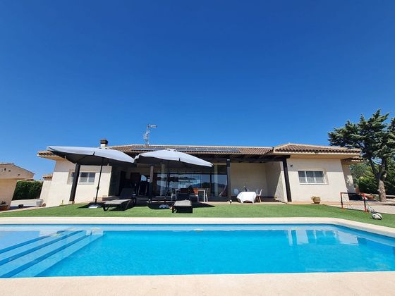 Foto 1 de Casa en venta en Yecla de 4 habitaciones con terraza y piscina