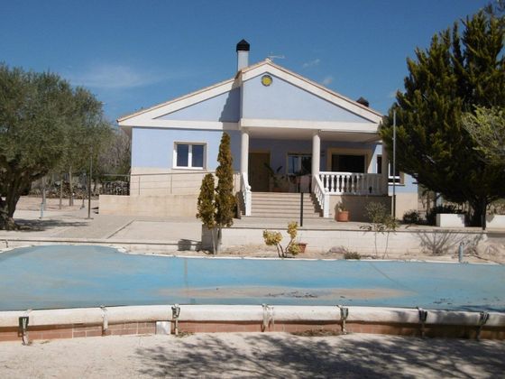 Foto 2 de Casa en venta en Yecla de 4 habitaciones con terraza y piscina