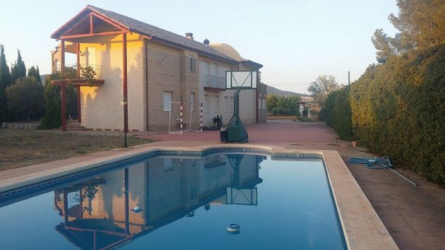 Foto 1 de Casa en venda a Yecla de 6 habitacions amb terrassa i piscina