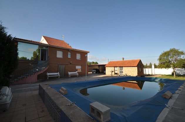 Foto 1 de Casa en venda a Yecla de 5 habitacions amb terrassa i piscina