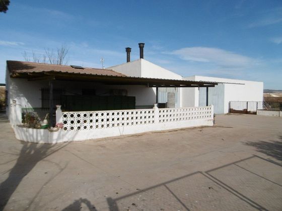 Foto 1 de Casa en venta en Yecla de 3 habitaciones con piscina y garaje