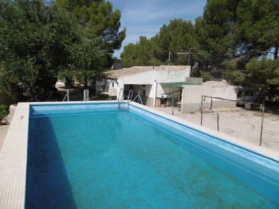 Foto 1 de Casa en venda a Yecla de 4 habitacions amb piscina i jardí