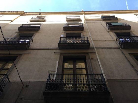 Foto 2 de Pis en venda a El Gòtic de 7 habitacions amb balcó i aire acondicionat