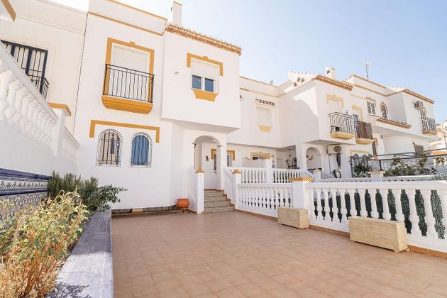 Foto 2 de Casa adossada en venda a Huércal de Almería de 5 habitacions amb terrassa i jardí