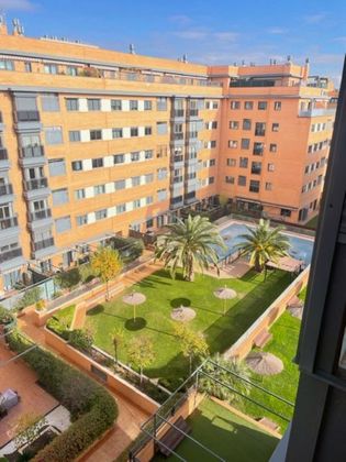 Foto 2 de Piso en venta en calle De Aracne de 2 habitaciones con terraza y piscina