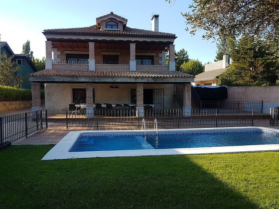 Foto 1 de Chalet en venta en Centro - Manguilla de 4 habitaciones con terraza y piscina