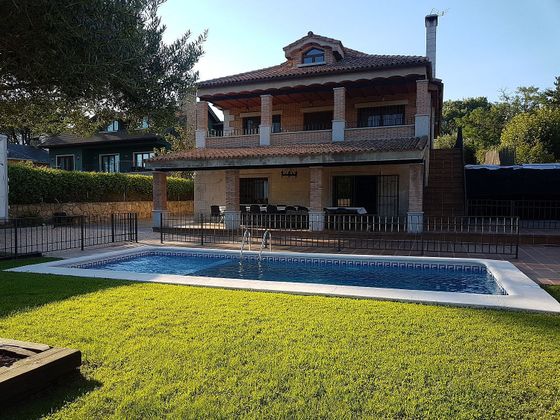 Foto 2 de Xalet en venda a Centro - Manguilla de 4 habitacions amb terrassa i piscina