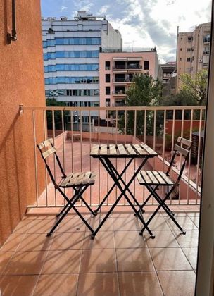 Foto 2 de Pis en lloguer a Sants de 4 habitacions amb terrassa i mobles
