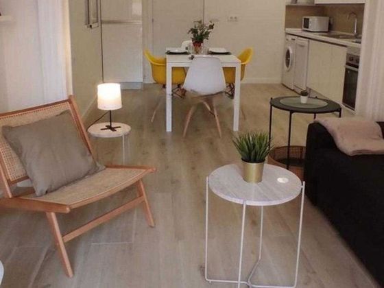 Foto 2 de Alquiler de piso en Vila de Gràcia de 4 habitaciones con terraza y muebles
