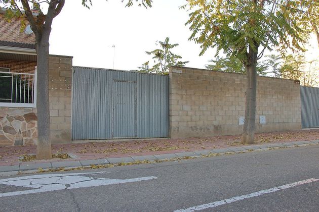 Foto 2 de Terreny en venda a Puebla de Alfindén (La) de 235 m²