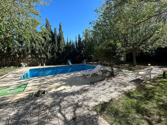 Foto 1 de Xalet en venda a Nuez de Ebro de 4 habitacions amb terrassa i piscina