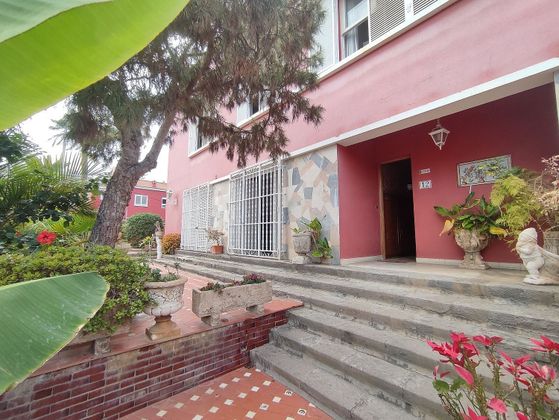 Foto 1 de Casa adosada en venta en Ciudad Jardín de 8 habitaciones con terraza y garaje