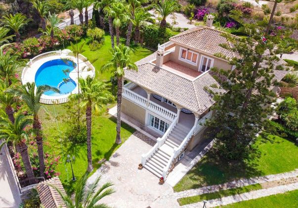 Foto 1 de Xalet en venda a Villamartín de 7 habitacions amb terrassa i piscina