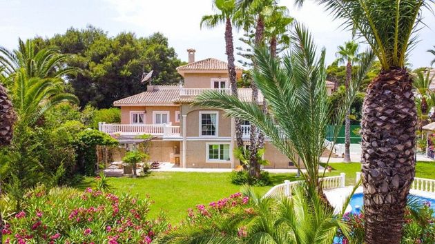 Foto 2 de Xalet en venda a Villamartín de 7 habitacions amb terrassa i piscina