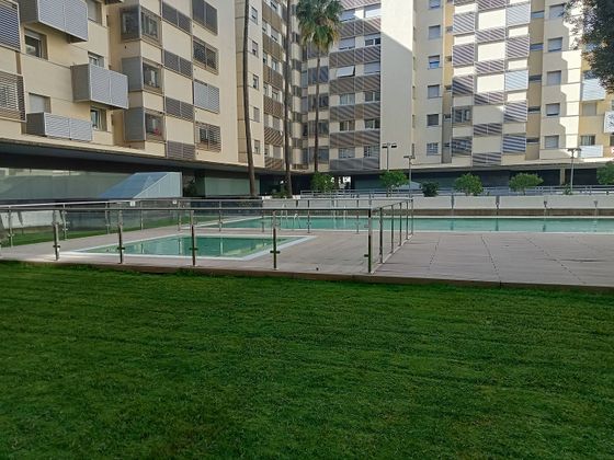 Foto 1 de Piso en alquiler en Parque María Luisa - Huerta de la Salud - Giralda Sur de 2 habitaciones con piscina y garaje