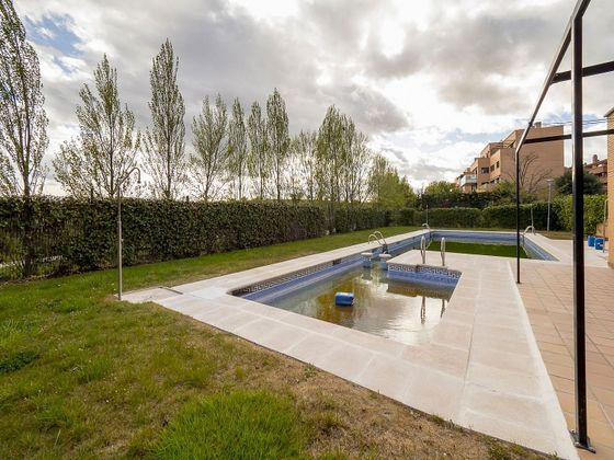 Foto 2 de Piso en venta en Parquesol de 3 habitaciones con terraza y piscina