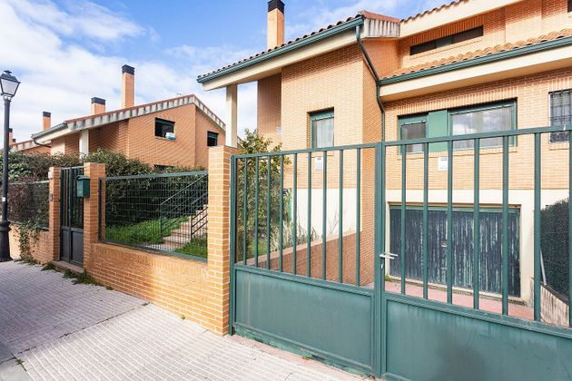 Foto 1 de Casa en venda a Serranillos del Valle de 4 habitacions amb jardí i calefacció