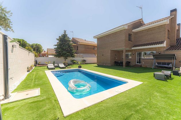 Foto 1 de Xalet en venda a Griñón de 4 habitacions amb piscina i garatge