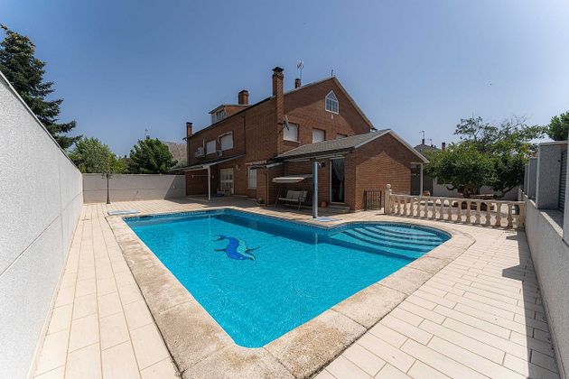 Foto 1 de Casa en venta en Griñón de 6 habitaciones con terraza y piscina
