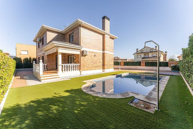 Foto 1 de Chalet en venta en Griñón de 6 habitaciones con terraza y piscina