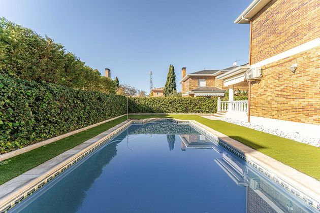 Foto 2 de Xalet en venda a Griñón de 6 habitacions amb terrassa i piscina
