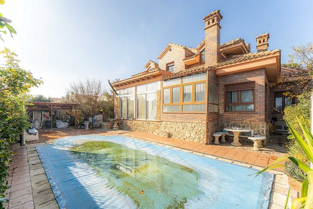 Foto 1 de Chalet en venta en Griñón de 5 habitaciones con terraza y piscina