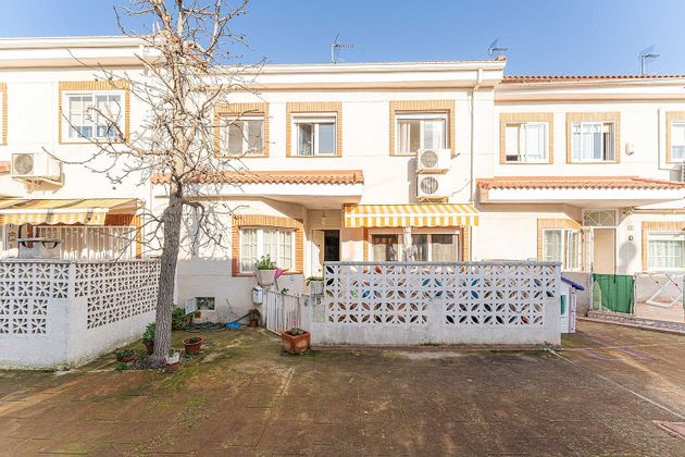 Foto 1 de Casa adossada en venda a calle Alcantarillas de 3 habitacions amb terrassa i garatge
