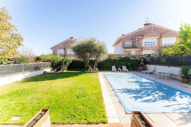 Foto 2 de Xalet en venda a Griñón de 4 habitacions amb terrassa i piscina