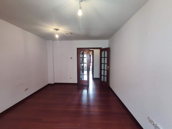 Foto 1 de Venta de piso en Concheiros - Fontiñas de 2 habitaciones con terraza y garaje