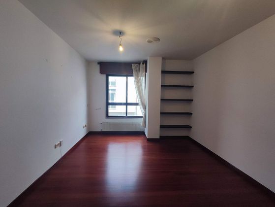Foto 2 de Venta de piso en Concheiros - Fontiñas de 2 habitaciones con terraza y garaje