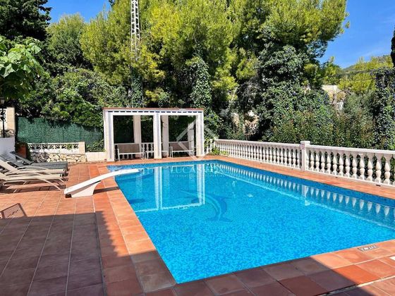 Foto 2 de Xalet en venda a Zona Puerto Blanco - Maryvilla de 6 habitacions amb piscina i jardí