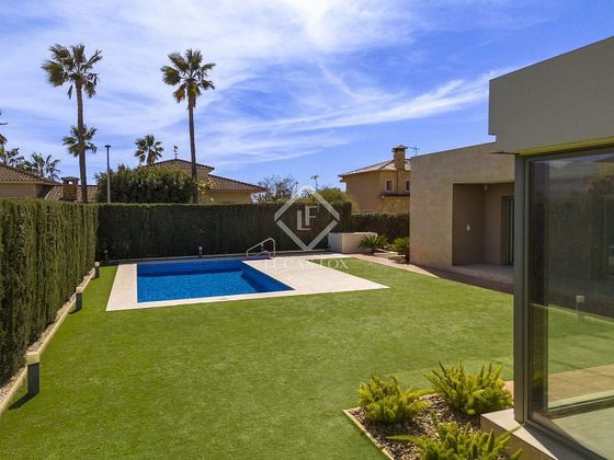 Foto 1 de Xalet en venda a Alfaz del Pi Pueblo-Urbanizaciones de 5 habitacions amb terrassa i piscina